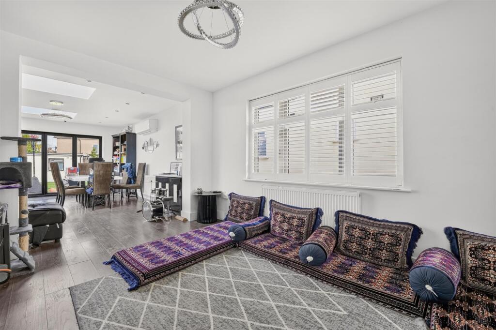 House in Ilford, Clayhall - More