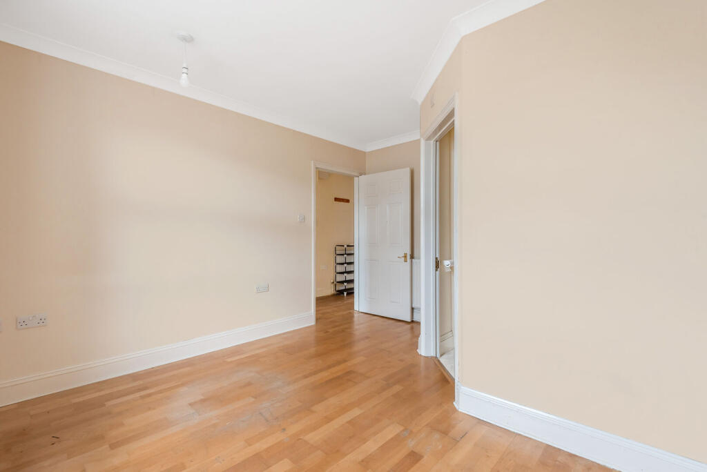 Apartment in Guildford, Surrey - View 5