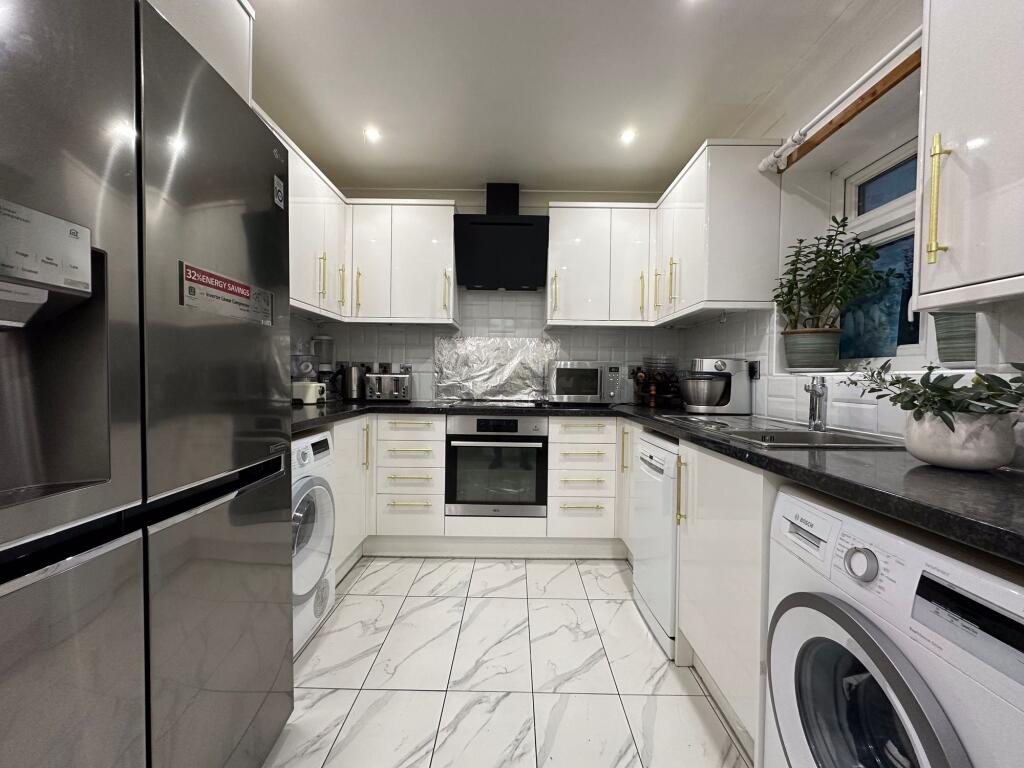 Homefield Road, Edgware, HA8 photo 3
