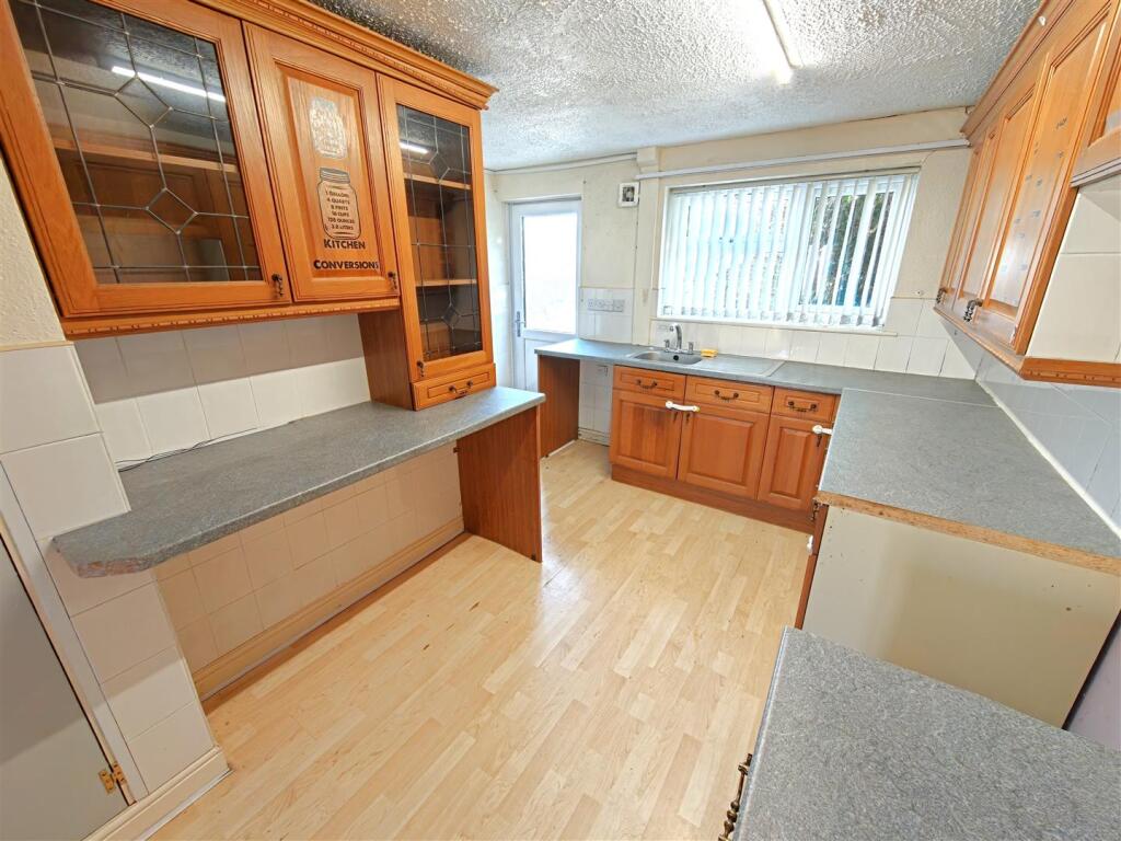 Cransley Gardens, Corby - More