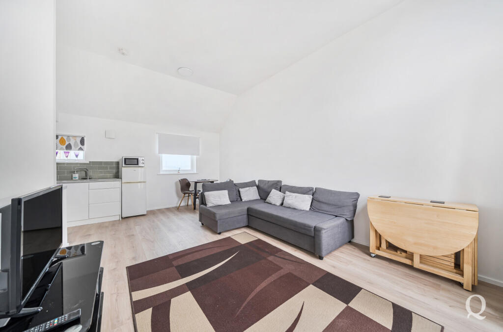 Apartment in Swale, Grove Park, Milton Regis - View 3