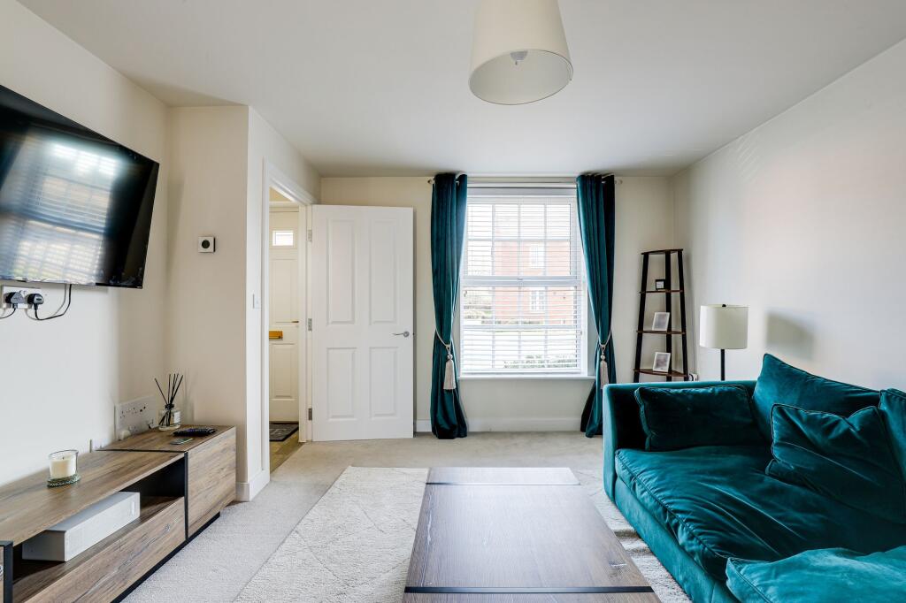House in Gedling, Nottinghamshire - View 2