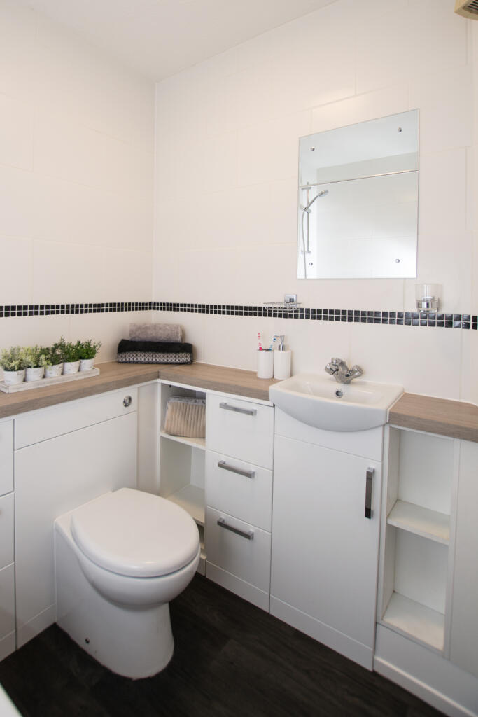 Apartment in Crawley, West Sussex - View 5