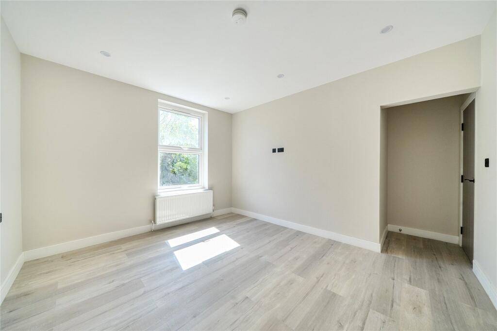 Apartment in Croydon - View 4