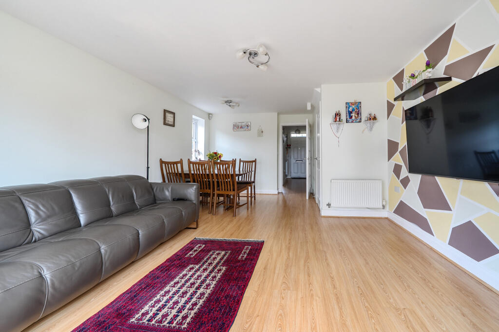Odiham Drive, Newbury, RG14 photo 2