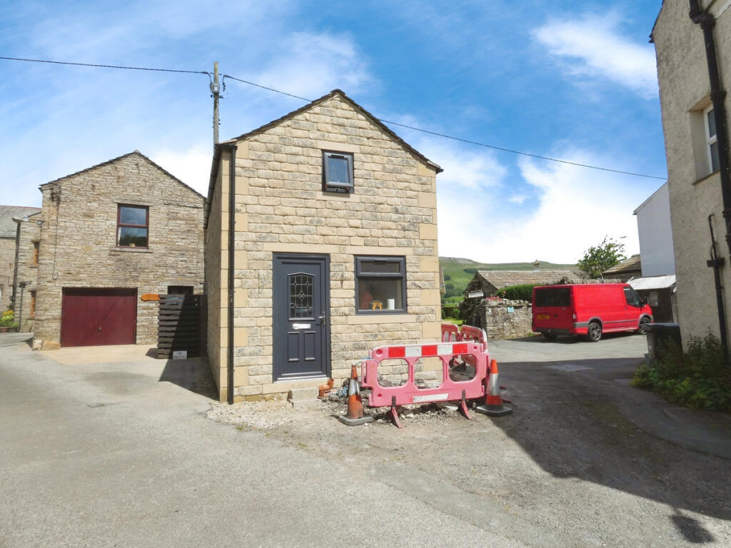 Main image of property: T'owd Garage, Market Place, Hawes, DL8 3RD