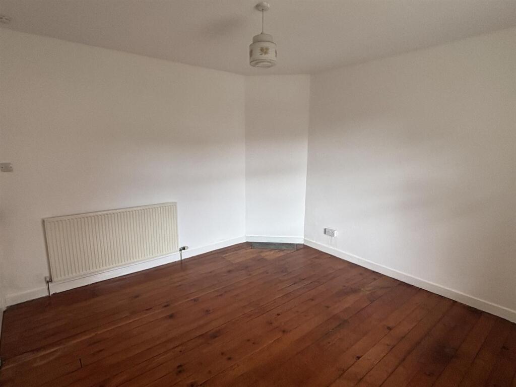 Apartment in Motherwell - More