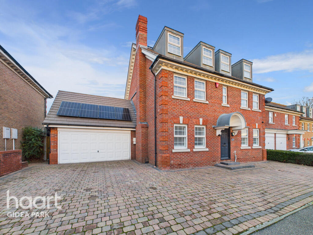Dickens Way, Romford, RM1 4GQ photo 4