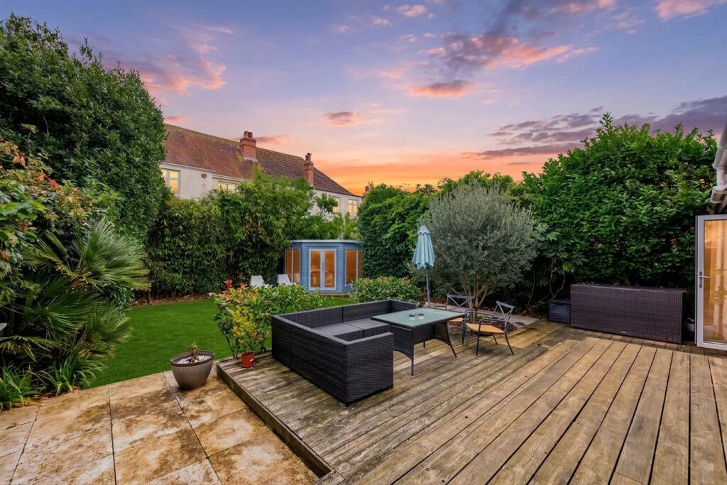 Braemore Road, Hove, BN3 photo 3