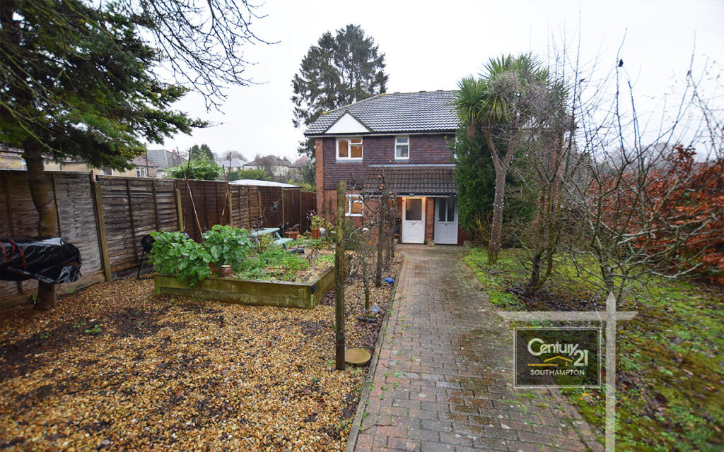 Main image of property: |Ref: L818247|, Roselands Gardens, Southampton, SO17 1QJ