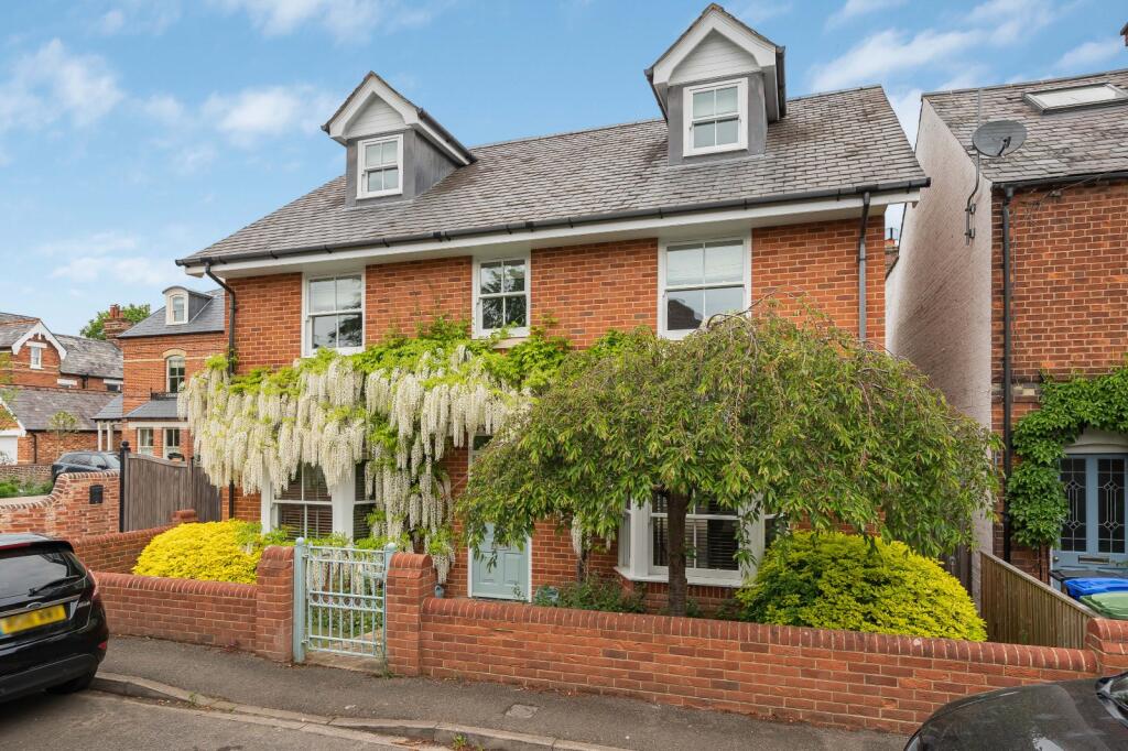 Main image of property: Beaumont Rise, Marlow, Buckinghamshire, SL7
