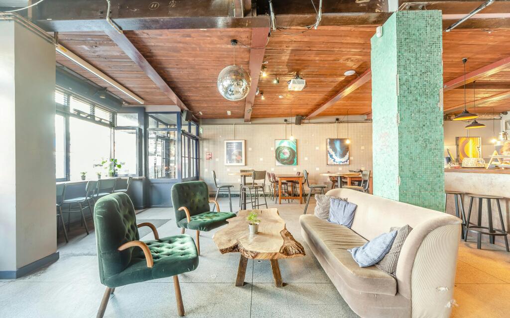8689817-interior09.jpg