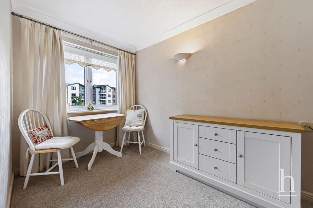 Apartment in Wirral, Liverpool City Region - View 3