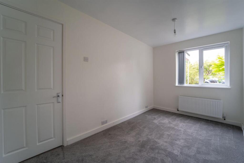 Apartment in Solihull, West Midlands - More