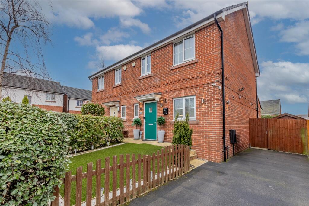 Main image of property: Oak Close, Chadderton, Oldham, Greater Manchester, OL9