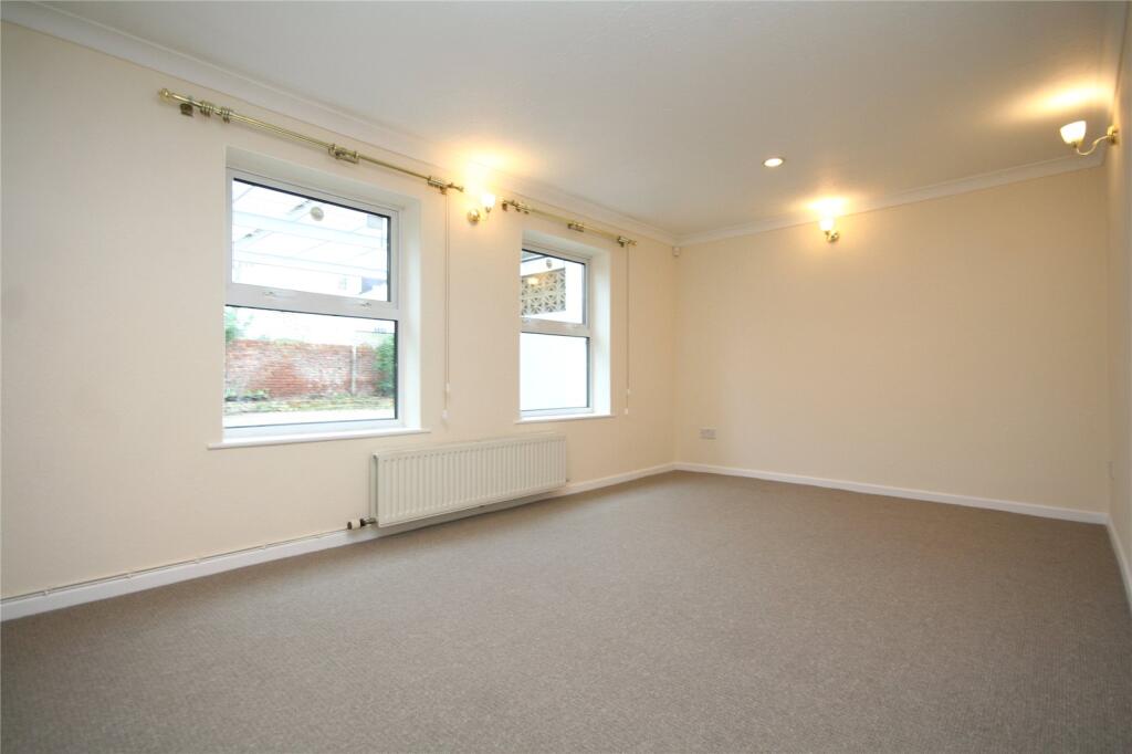 House in Gloucester - View 5