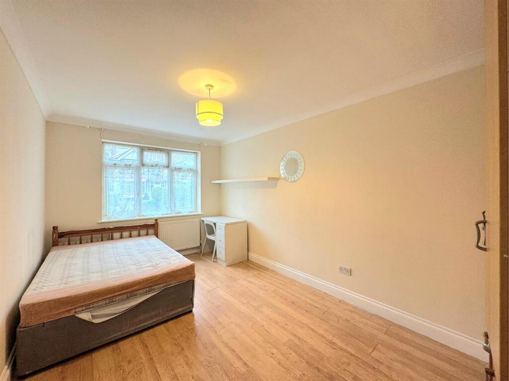 Apartment in Harrow - More