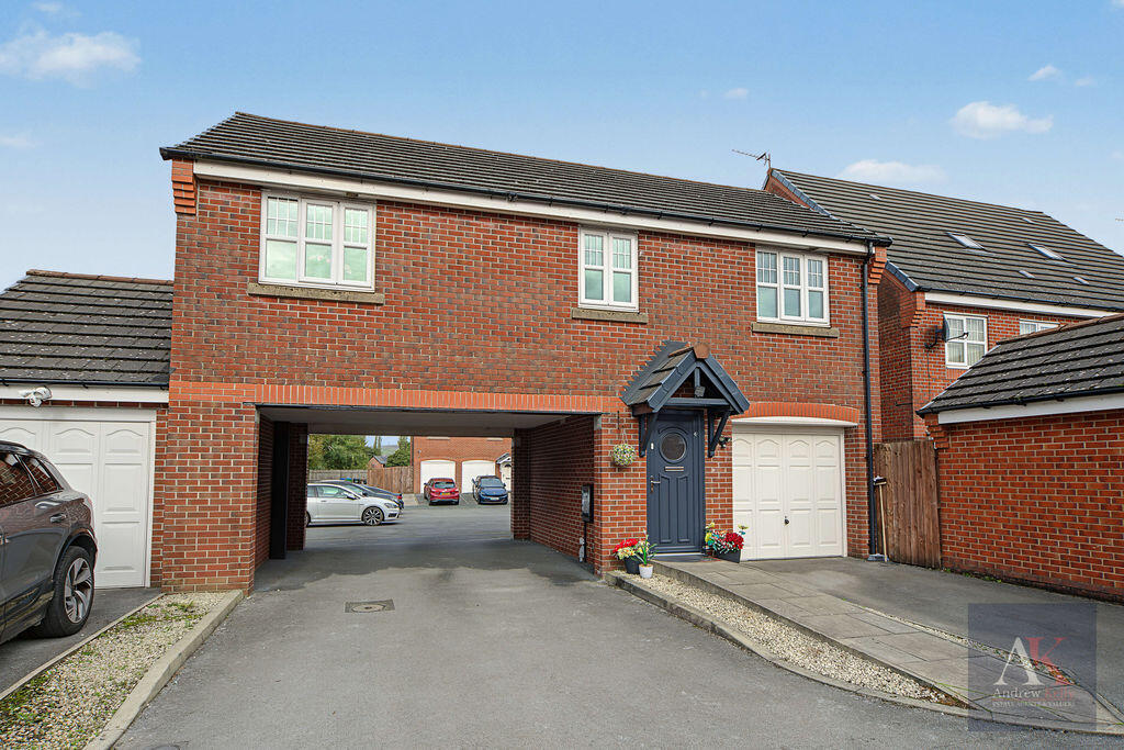 2-bed flat on Coppy Bridge Drive, Rochdale, OL16 3AQ, £160,000