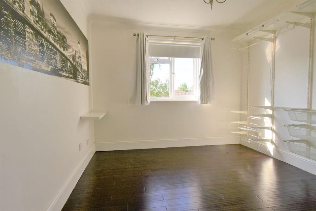 Apartment in Romford - More