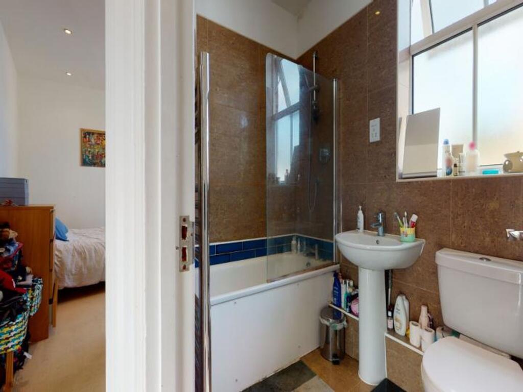 Apartment in London - View 5