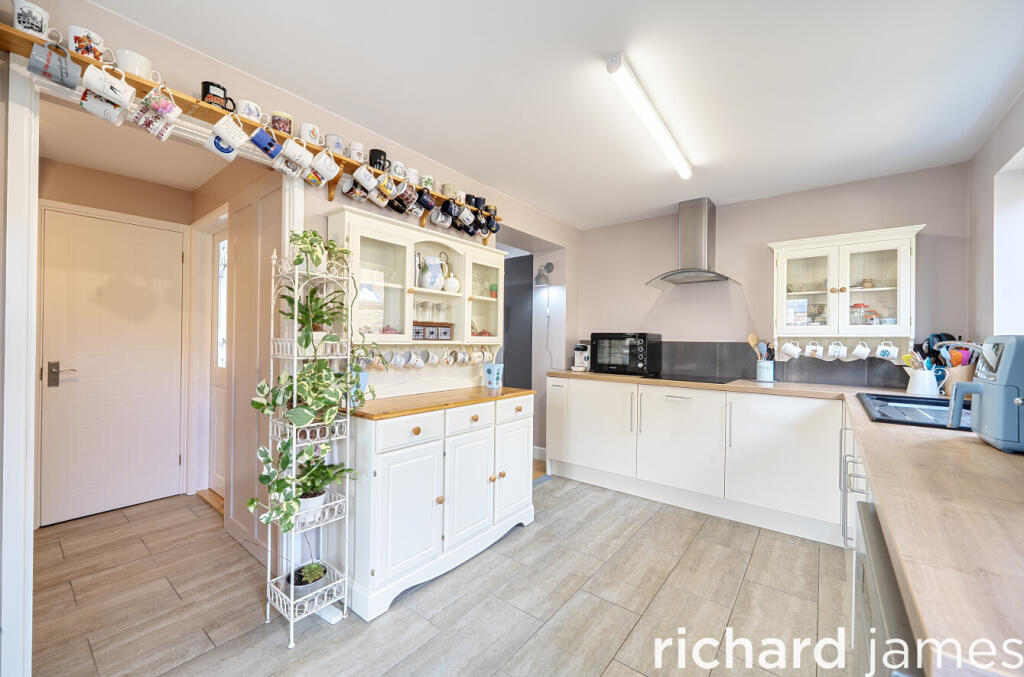 House in Swindon, Haydon Wick - View 5