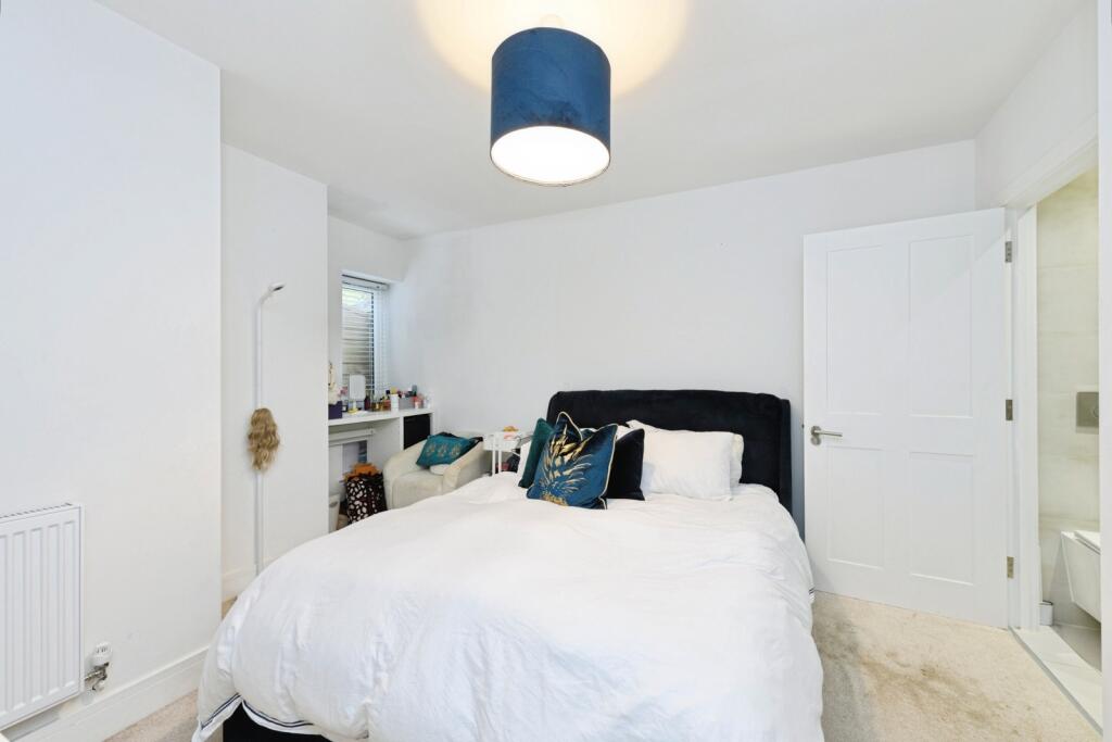 Apartment in Croydon - View 4
