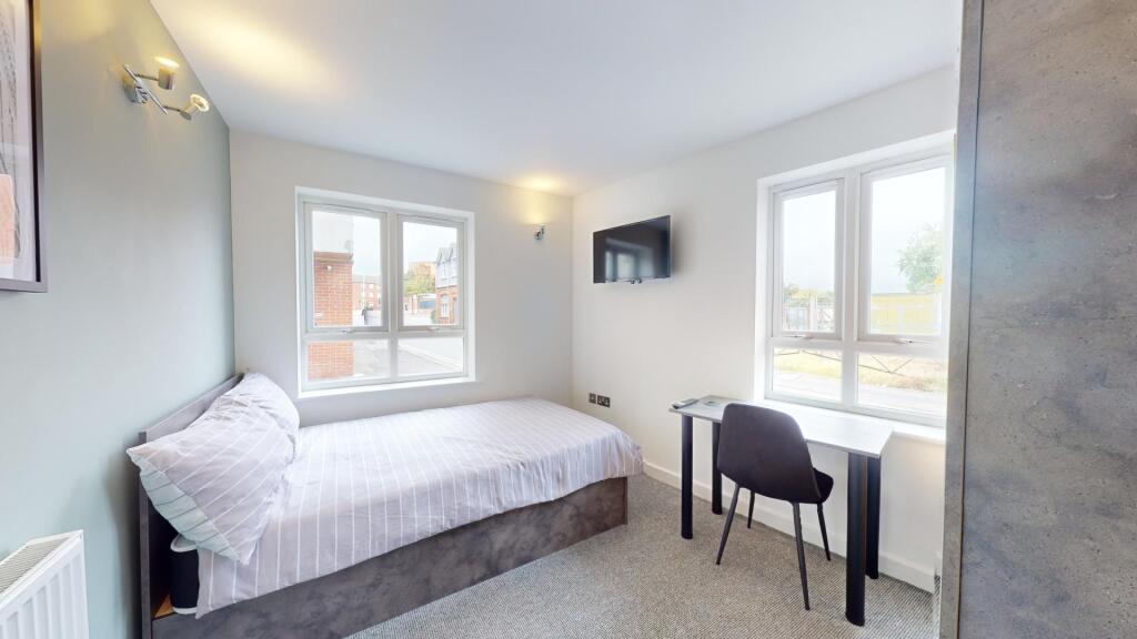 House in Loughborough, Shelthorpe - More