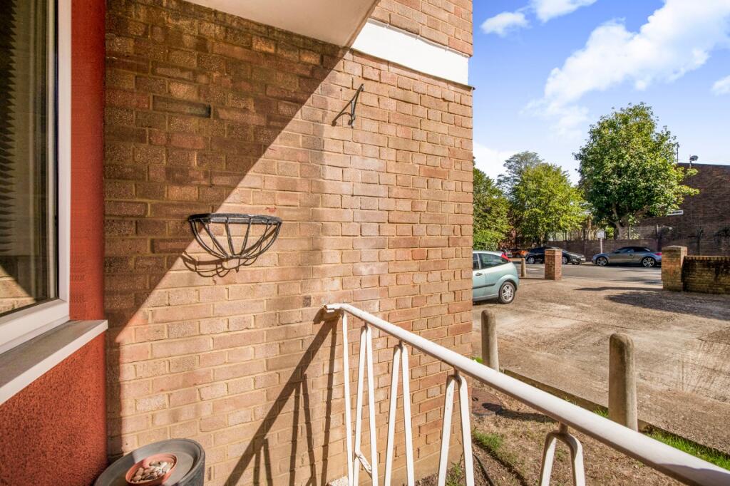 Apartment in London - More