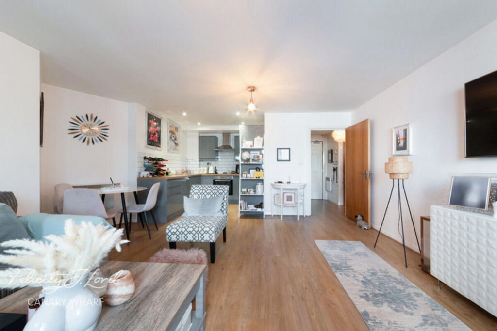 Apartment in London, St John's Estate, Isle of Dogs - View 2