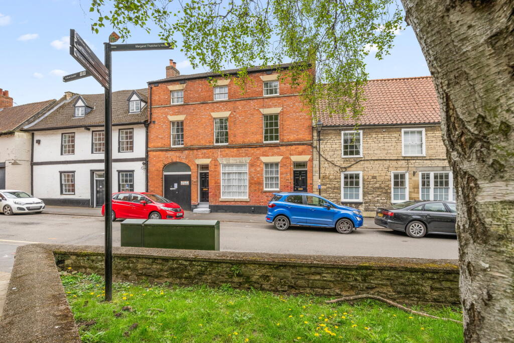 Main image of property: Swinegate in Grantham
