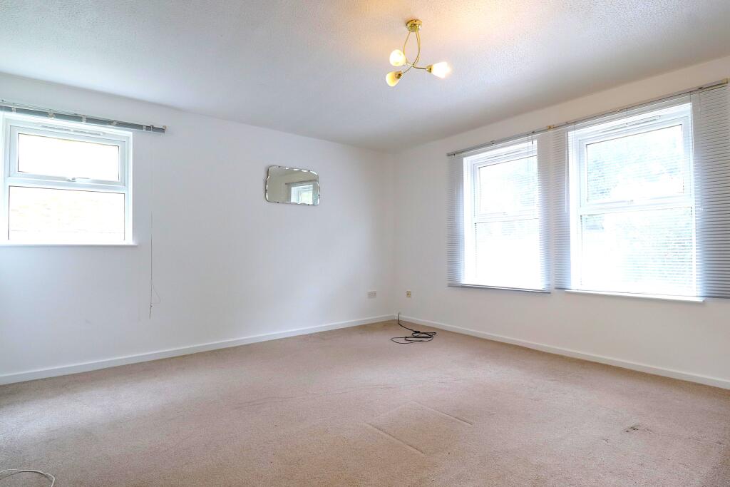 Apartment in Brentwood, Essex - View 3