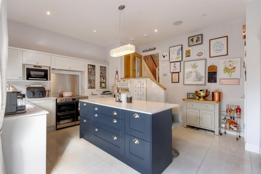 House in Sevenoaks, Kippington - View 2