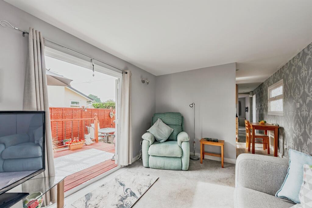 House in Tandridge, Burstow - View 3