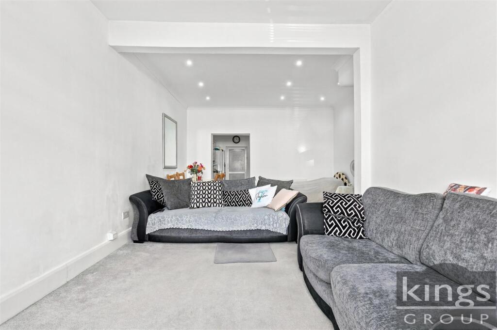 House in Waltham Cross - View 2