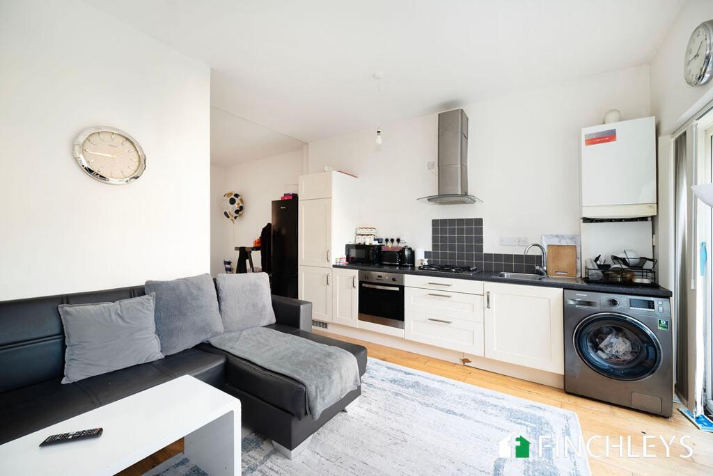 Apartment in London, West Finchley - View 3