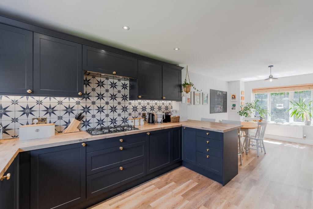 Wood Ridge Crescent, St. Neots, Cambs PE19 6BG photo 4