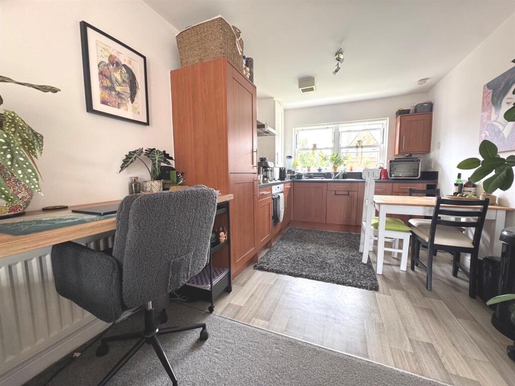 Willow Drive, Cheddleton, Leek photo 4