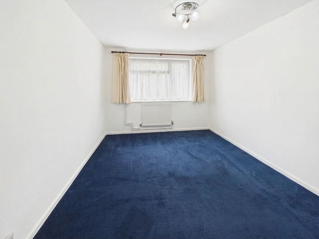 Apartment in Southall - More
