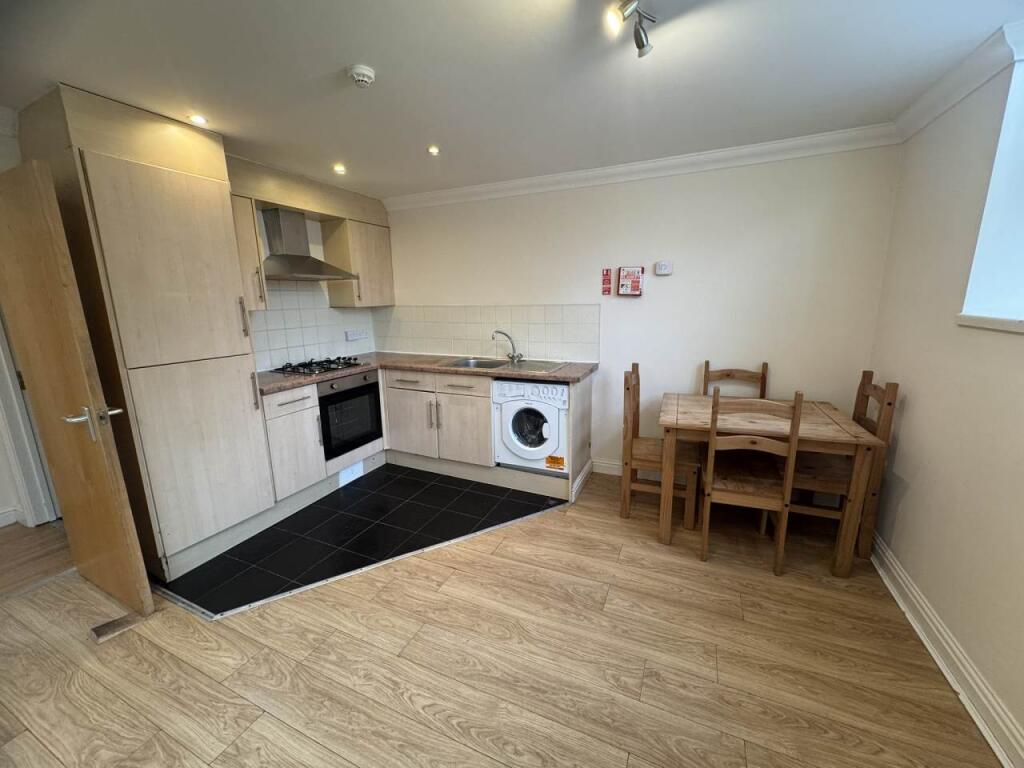 Apartment in Cardiff, Tredegarville, Roath - View 4