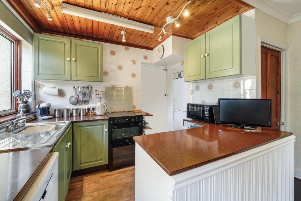 House in London, Royal Borough of Kingston upon Thames - View 5