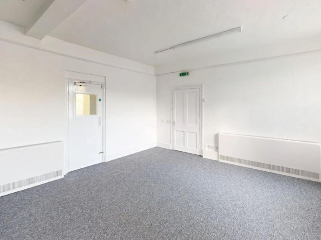 34 West Street, Rochford, SS4 1AJ - View 3
