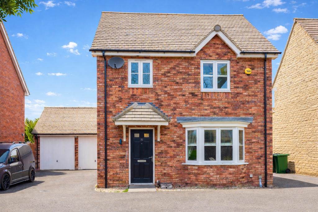 3-bed detached on Planets Lane, Cheltenham, GL51 6GR, £420,000