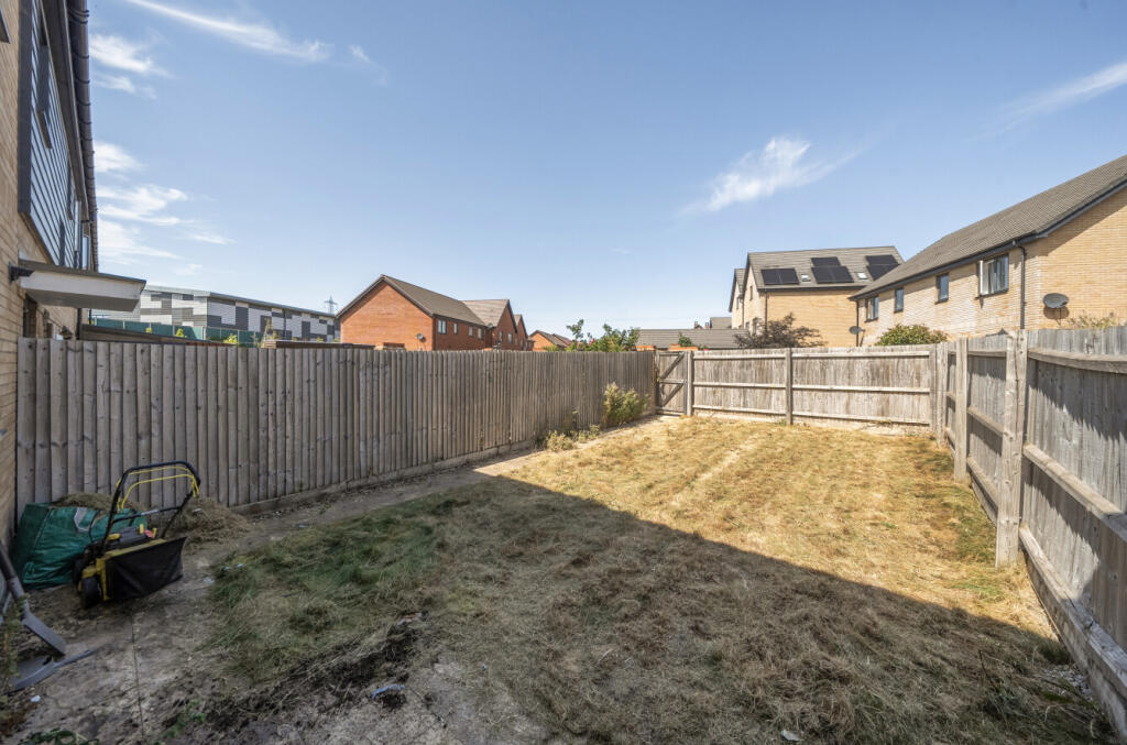 House in Houghton Regis, Central Bedfordshire - View 5