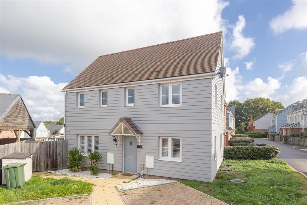 3-bed semi-detached on Redgrove Close, Bexhill-On-Sea, £325,000