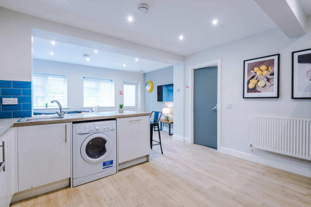 10 Holcombe Road, Manchester, M14 - View 5
