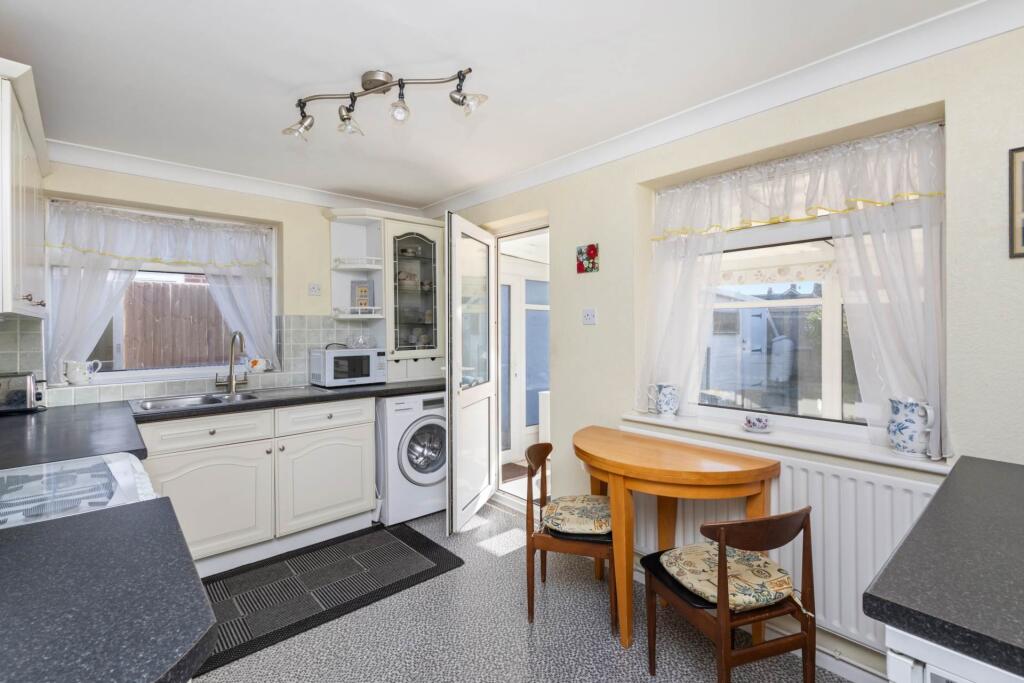 Ainsdale Close, Worthing photo 3