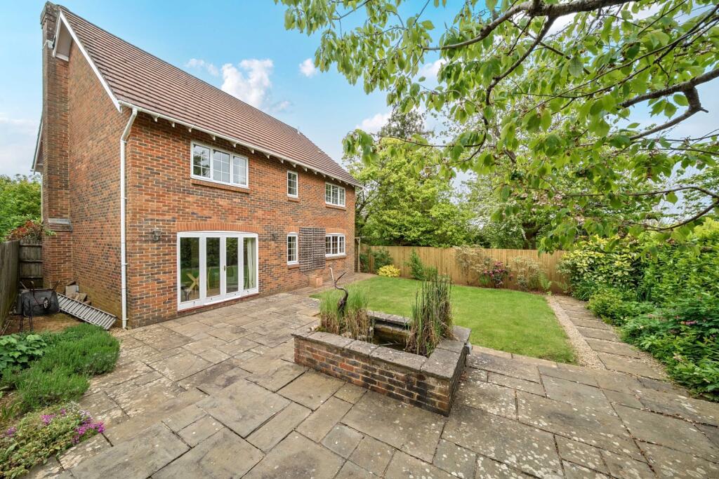 Acorn Close, Hawkinge, CT18 photo 2