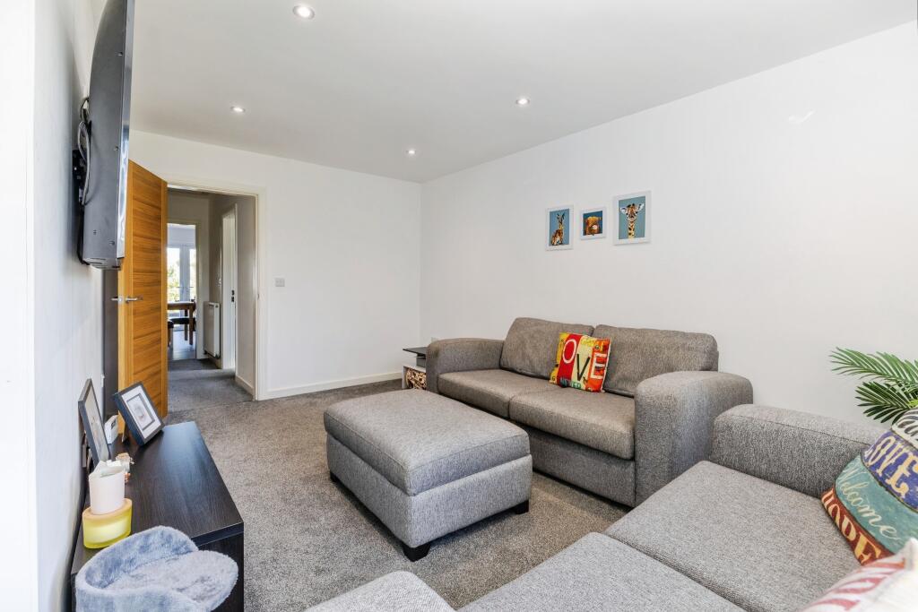 House in Lincoln, Navenby - More