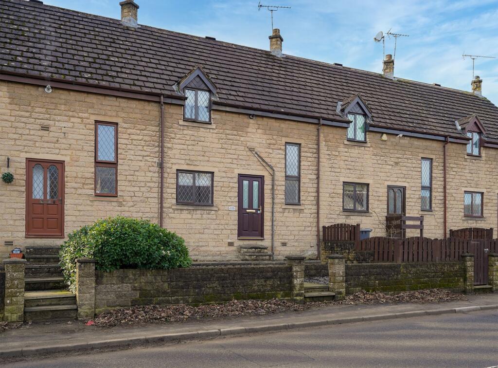 2-bed terraced on Main Road, Wharncliffe Side, S35, £195,000