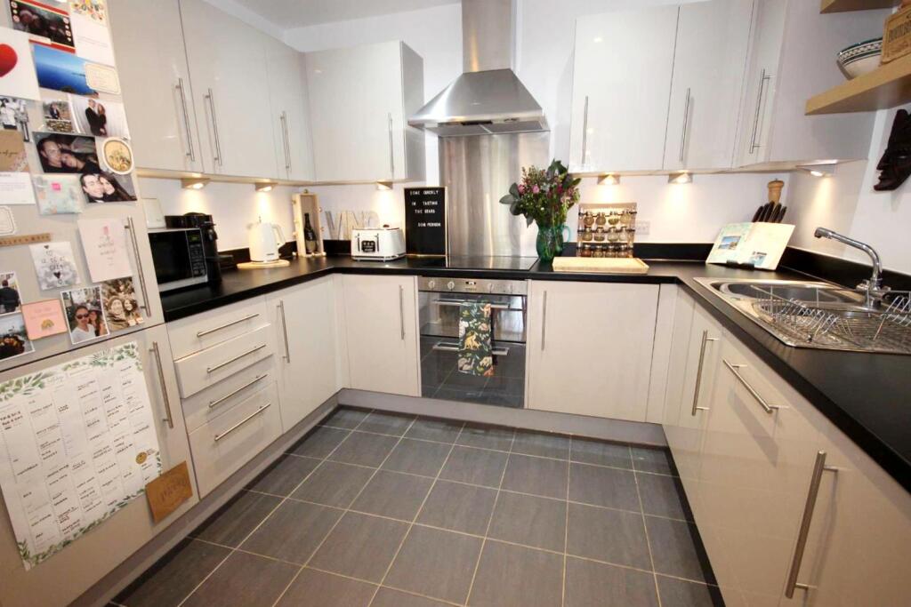 Apartment in Warwick, Emscote - View 5